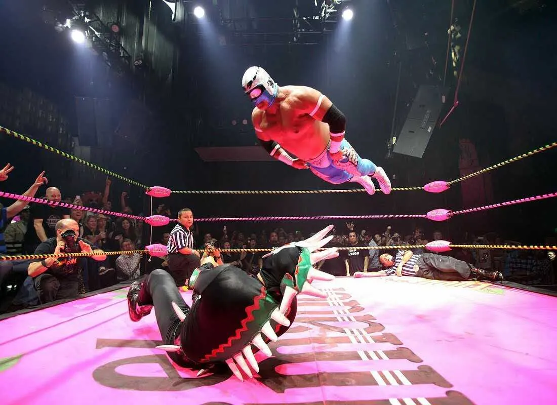 Máscaras a la venta afuera de la arena