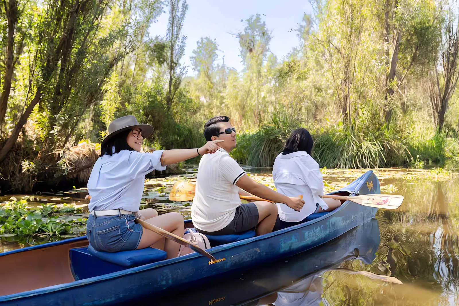 alt="Sustainable chinampa experience and traditional canoe ride through the canals of Xochimilco in Mexico City"